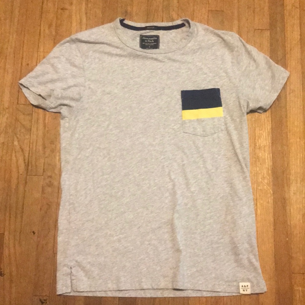 Gray, navy and yellow crew neck pocket t.